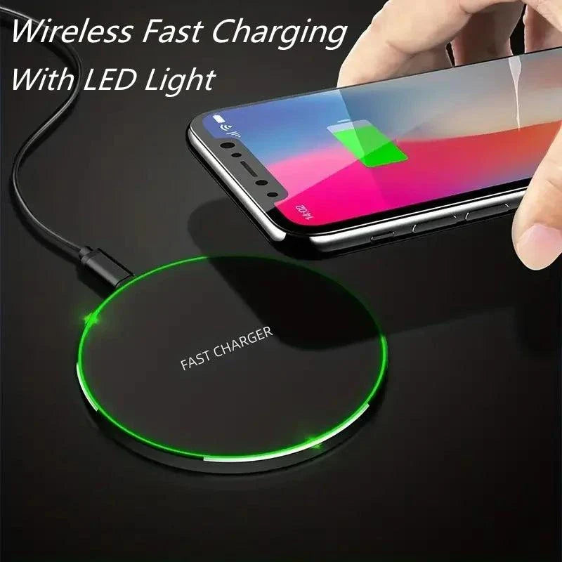 Chargeur sans fil à induction rapide avec indication LED pour smartphone compatible iPhone et Samsung.