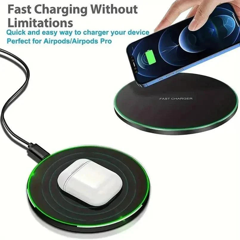 Chargeur sans fil à induction rapide noir avec téléphone et écouteurs en charge