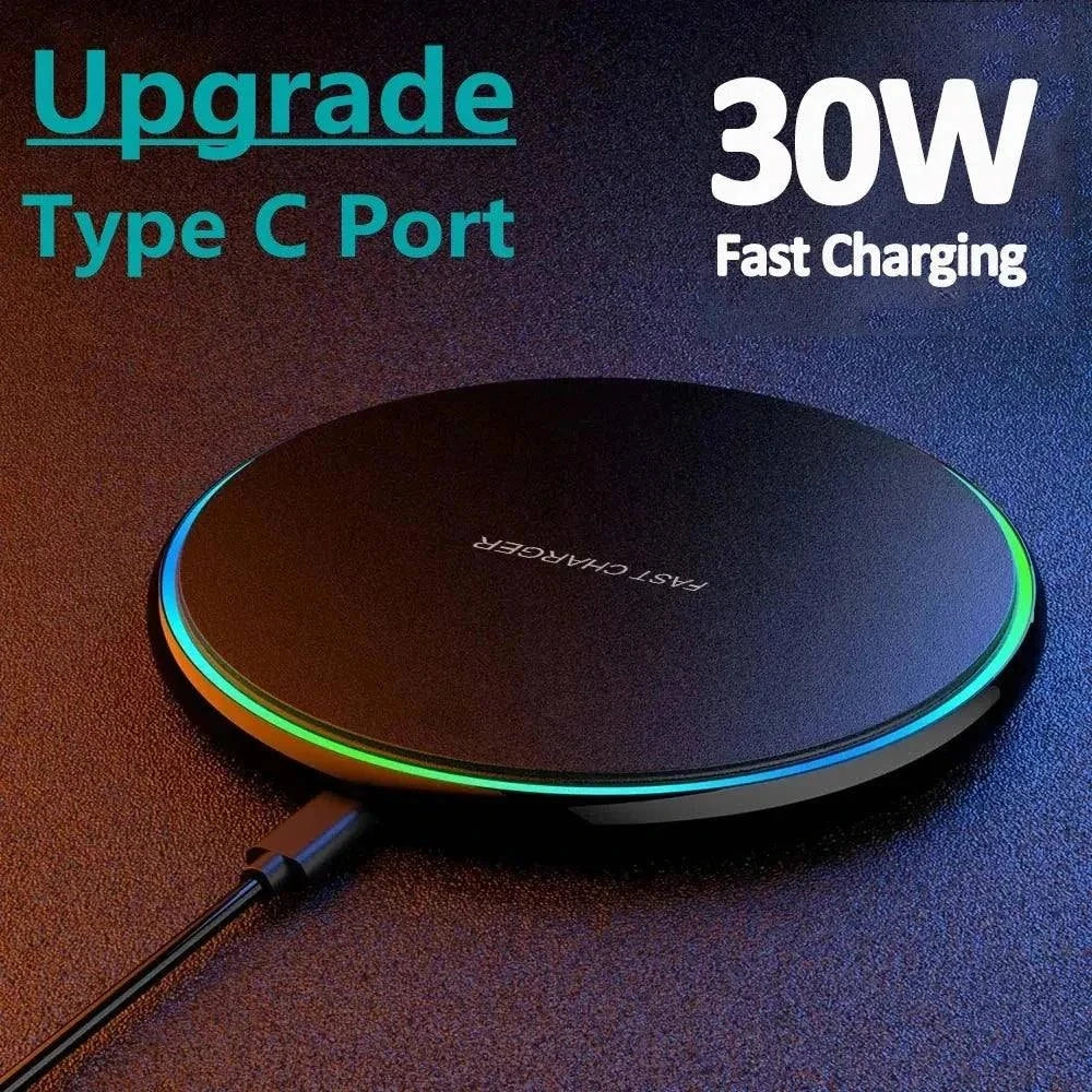 Chargeur sans fil à induction 30W avec port Type C pour charge rapide et design minimaliste noir avec éclairage LED.